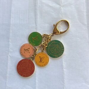 COPY - Luis Vuitton keys or purse chain.